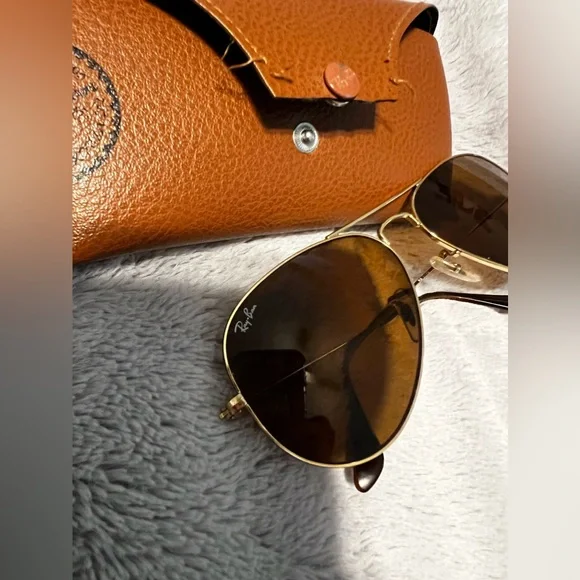 Ray-ban RB3025 Aviator Large Metal sunglasses. Pre owned. Perfect condition! ? Ray-Ban RB3025 Aviator Large Metal Gold, Green, Clear Sunglasses main image 3